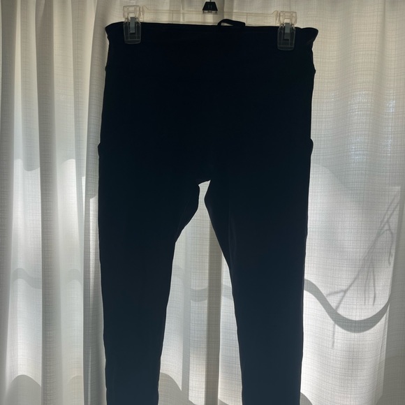 Full length navy blue Lululemon leggings w/ pockets - Picture 7 of 7